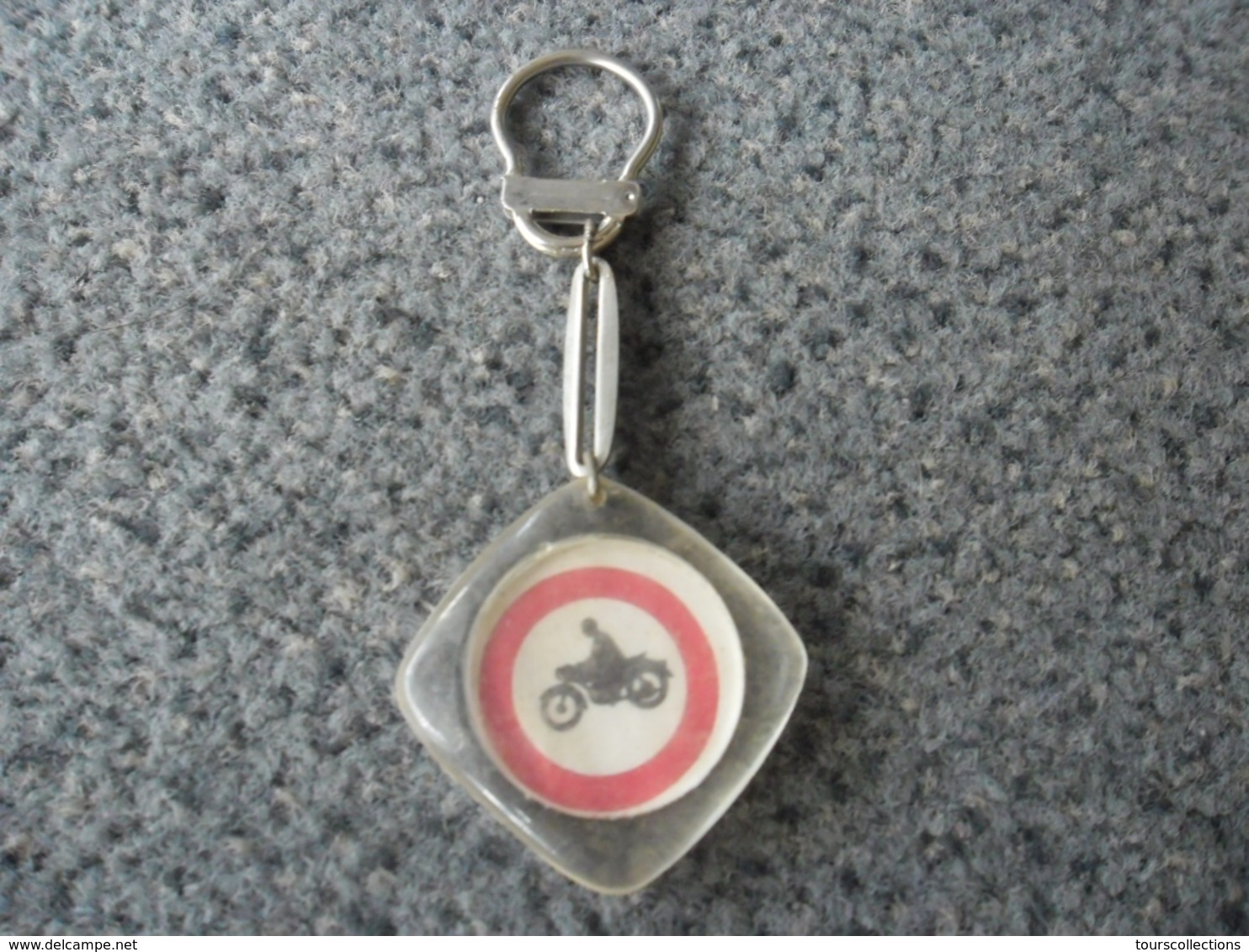 1 PORTE CLEFS MOBIL Auto Automobile Panneau Signalisation Idéal Moto école Ou Conducteur Motard @ Vers 1965 - Porte-clefs