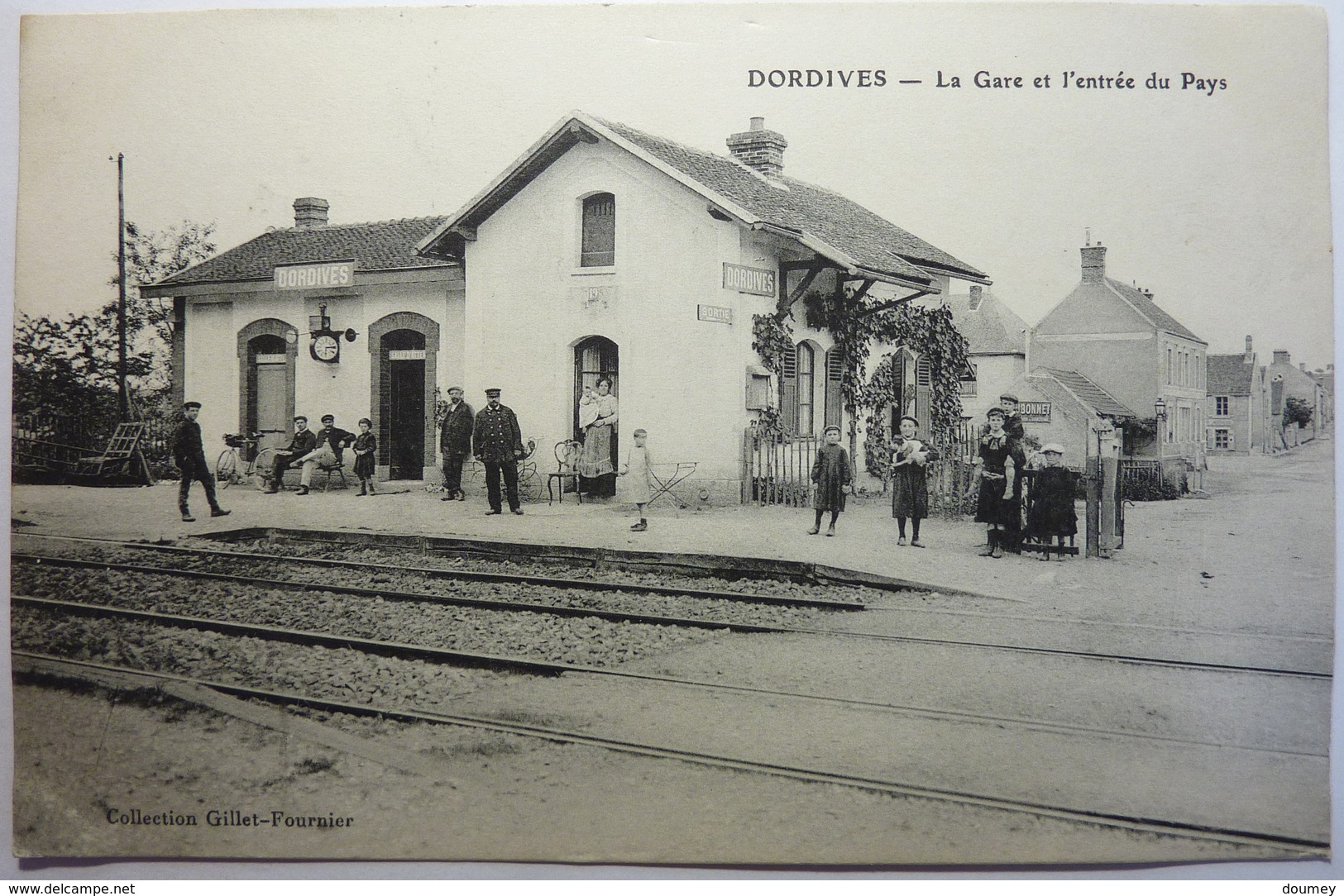 LA GARE ET L'ENTRÉE DU PAYS - DORDIVES - Dordives