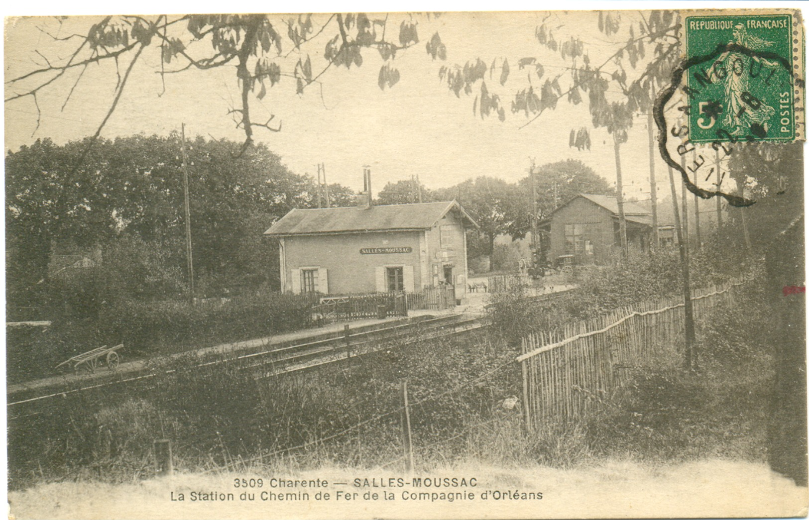 Salles-Moussac-la Gare Station De Chemin De Fer - Autres & Non Classés