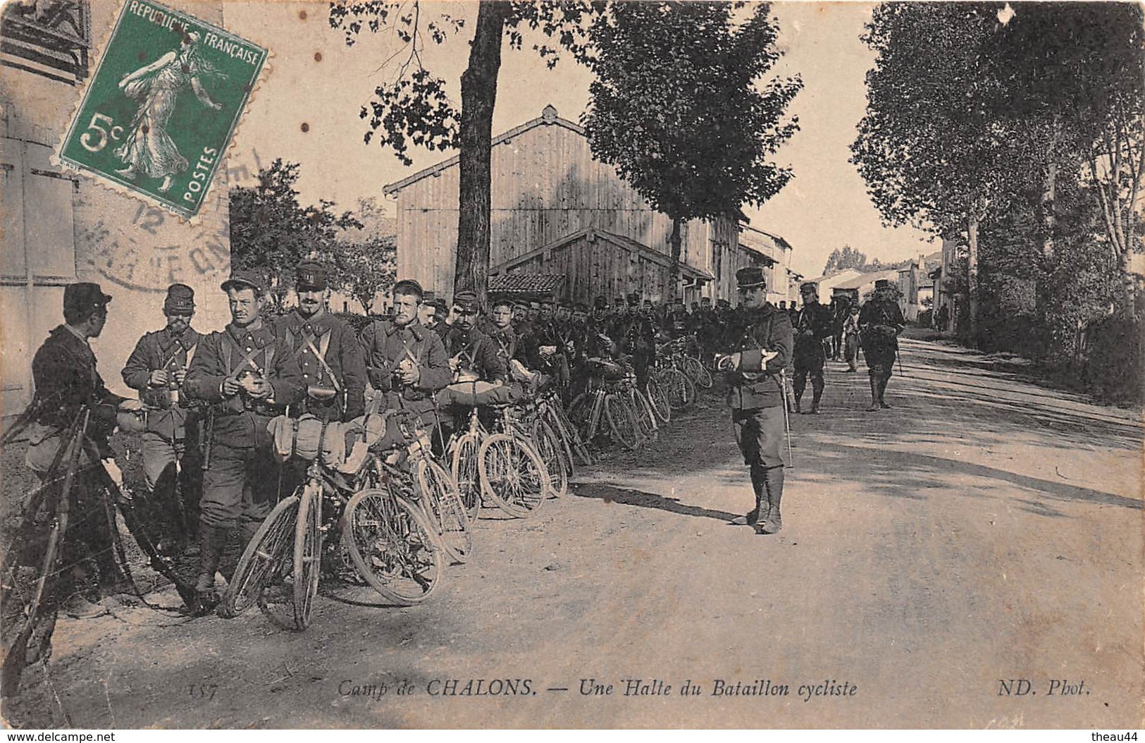 ¤¤  -  CHALONS    -   Une Halte Du Bataillon Cycliste   -  Militaires      -  ¤¤ - Châlons-sur-Marne