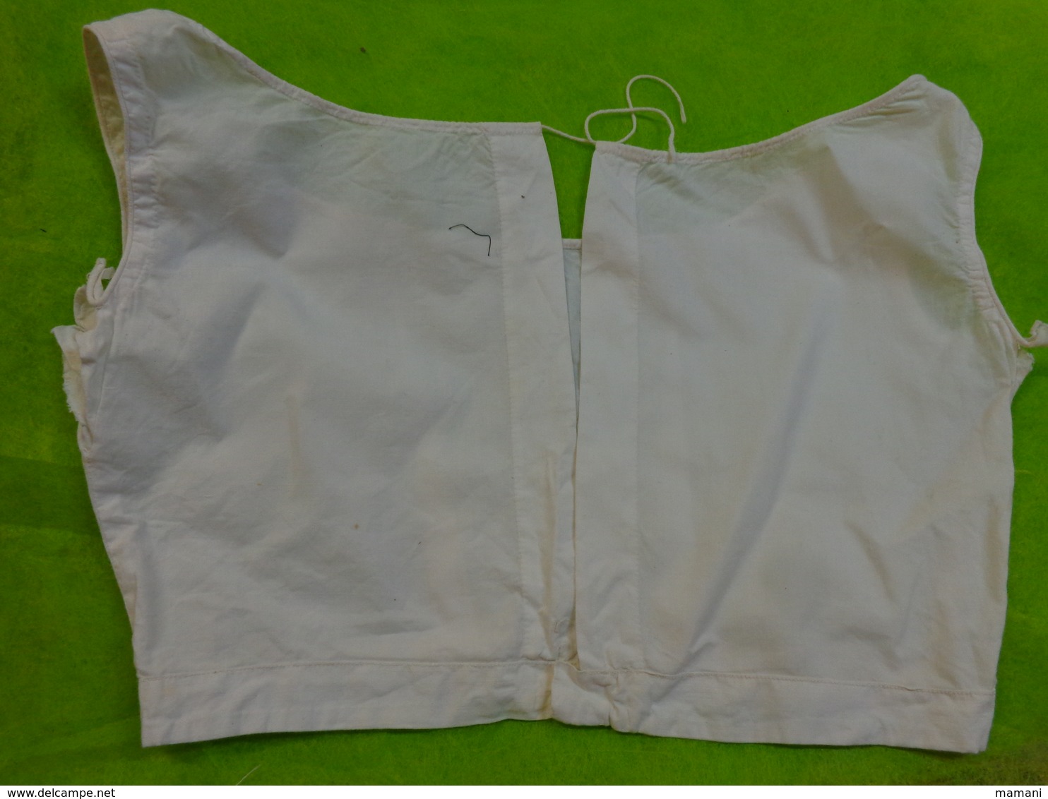 Lot De 2 Soutien Gorge  Sous Reserve ???? (ancien) Pour Reconstitution - Autres & Non Classés