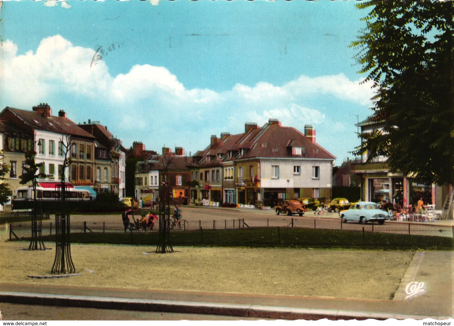 GOURNAY EN BRAY -76- PLACE DE L'EGLISE ET LA RUE DU DOCTEUR DUCHENNE - Gournay-en-Bray