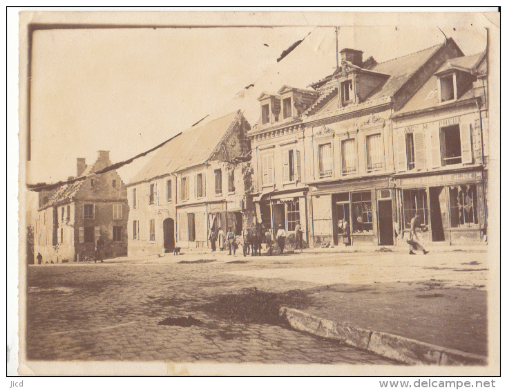02- Vic Sur Aisne  Place De L Hotel De Ville - Lieux