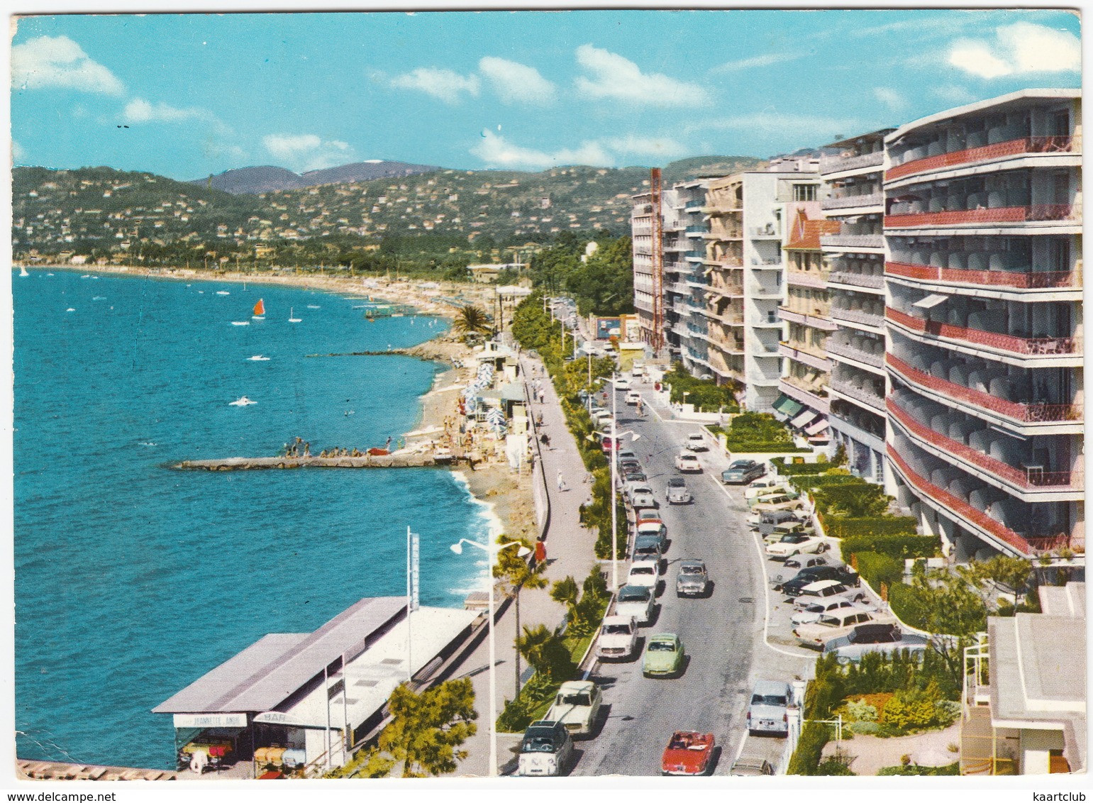 Juan-les-Pins: FIAT 600 MULTIPLA, ALFA GIULIETTA SPIDER, CITROËN DS DECAPOTABLE, AUSTIN A60 CAMBRIDGE, PANHARD PL17 - PKW