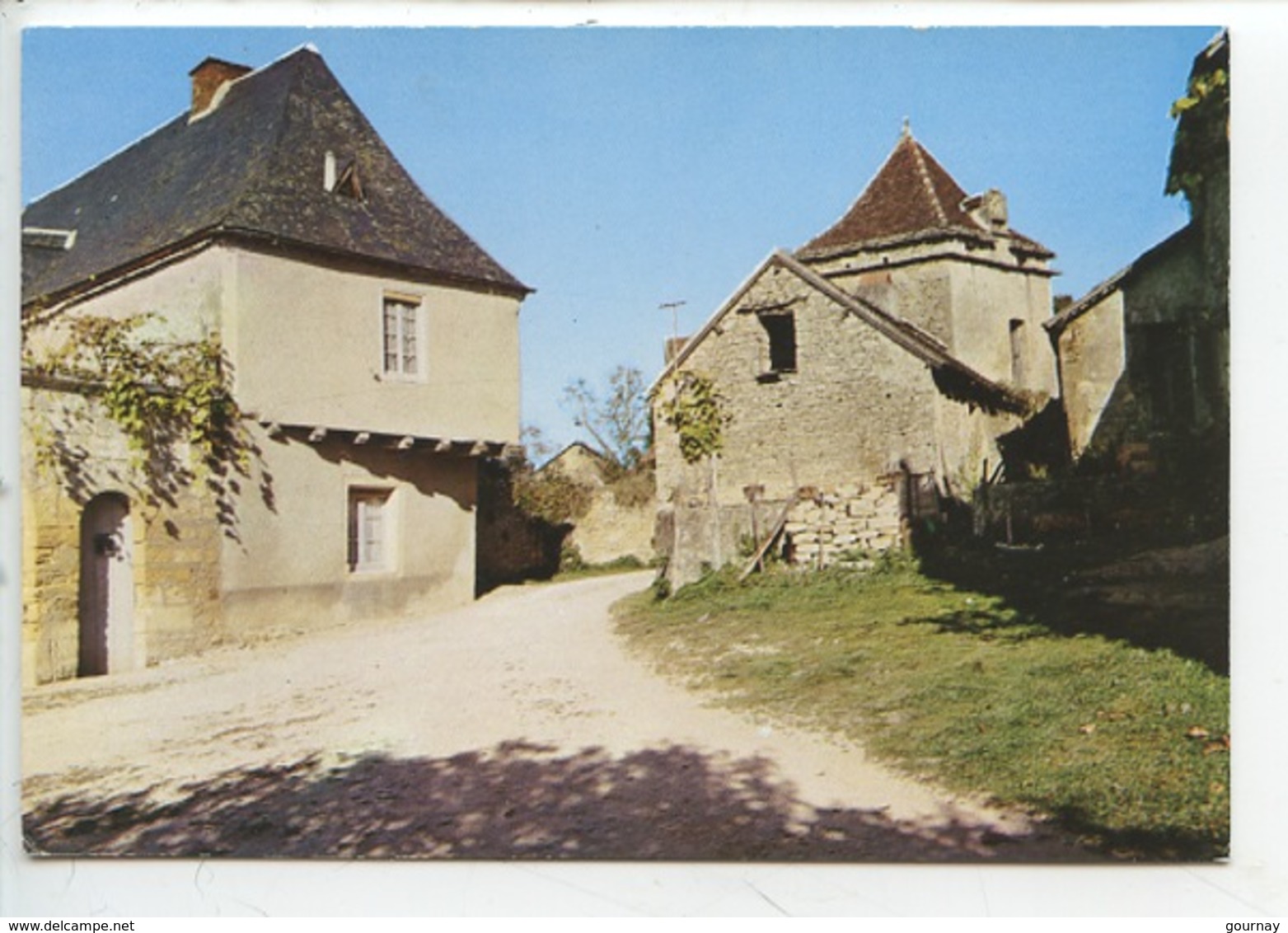 Fanlac (24) Maison Du Chevalier Galibert Et Le Pigeonnier (colombier) Cp Vierge N°28 - Autres & Non Classés