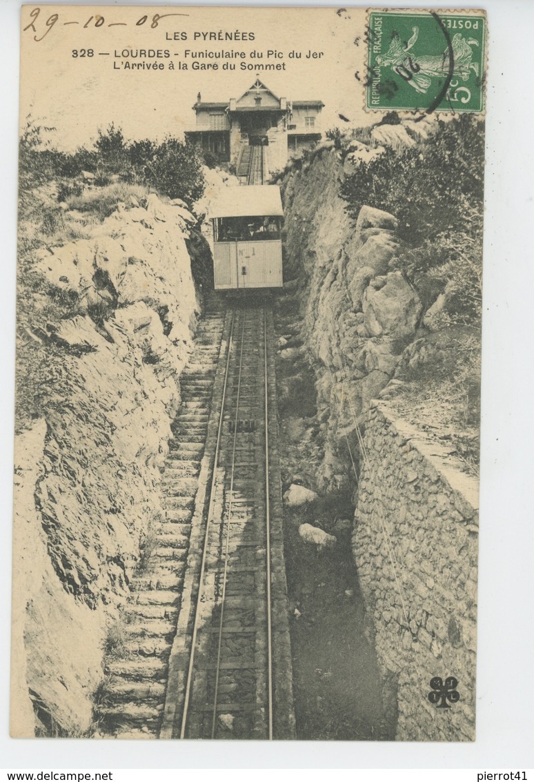 LOURDES - Funiculaire Du Pic Du Jer - L'Arrivée à La Gare Du Sommet - Lourdes