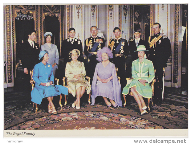 Postcard - The Royal Familey, Queen Elizabeth II With Her Family &amp; Queen Mother - VG - Non Classificati