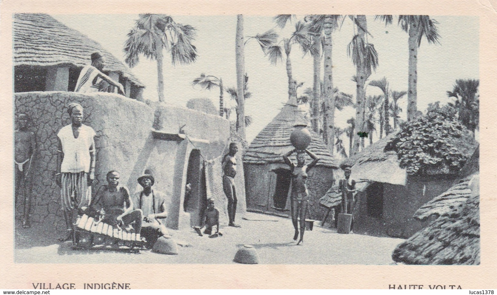 HAUTE VOLTA / VILLAGE INDIGENE /JOLIE JEUNE FEMME SEINS NUS - Burkina Faso