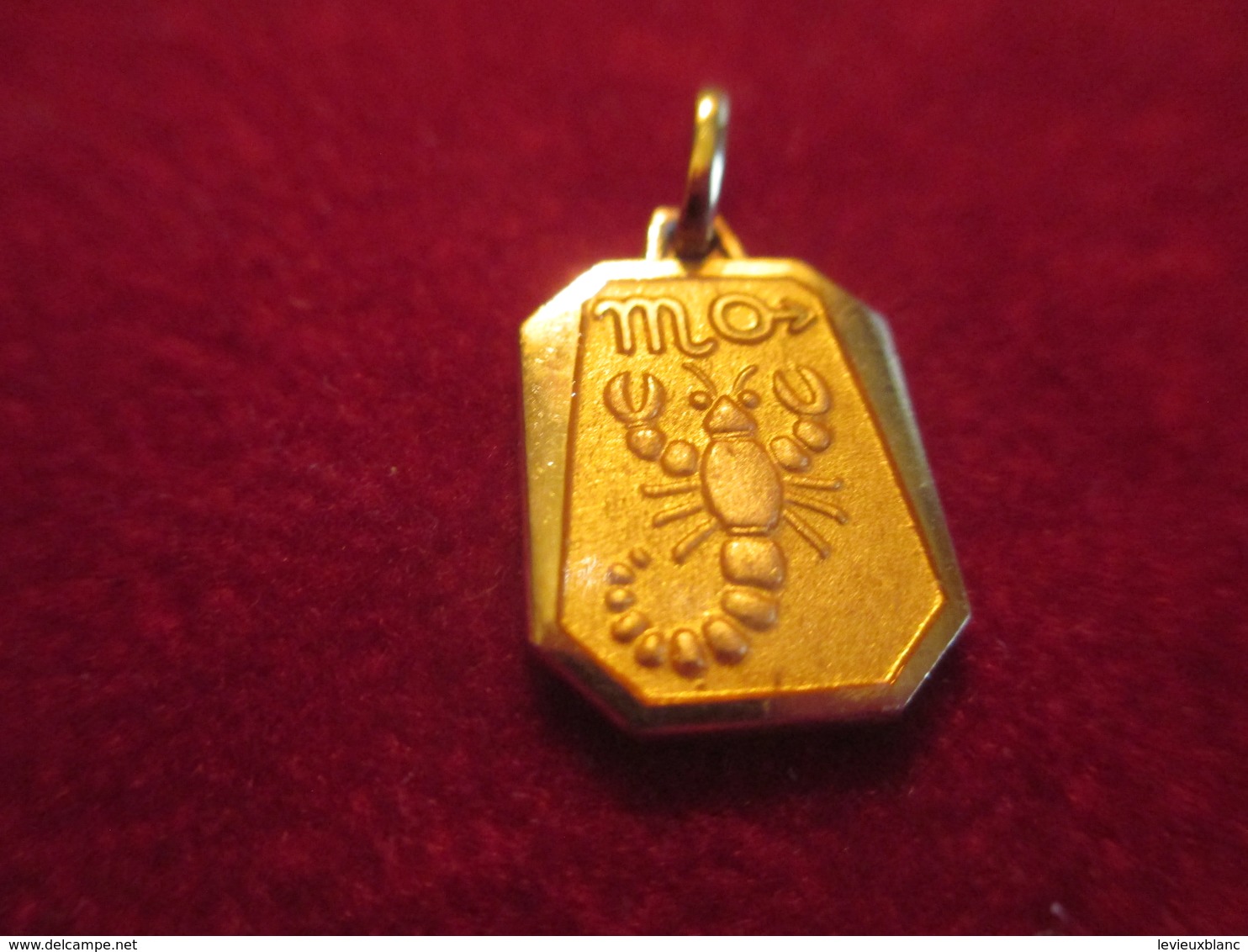 Petite Médaille De Collier/ Signe Astrologie/ SCORPION/Dorée/ Vers 1990   MED215 - Frankreich