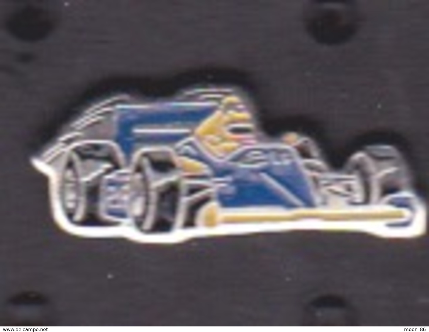 PIN'S - ILE DE LA REUNION -  Automobile Renault  ELF  - FORMULE 1 - F1