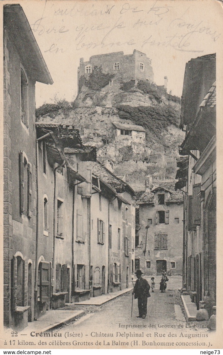 Carte Postale Ancienne De L'Isère - Crémieu - Château Delphinal Et Rue Des Augustins - Crémieu