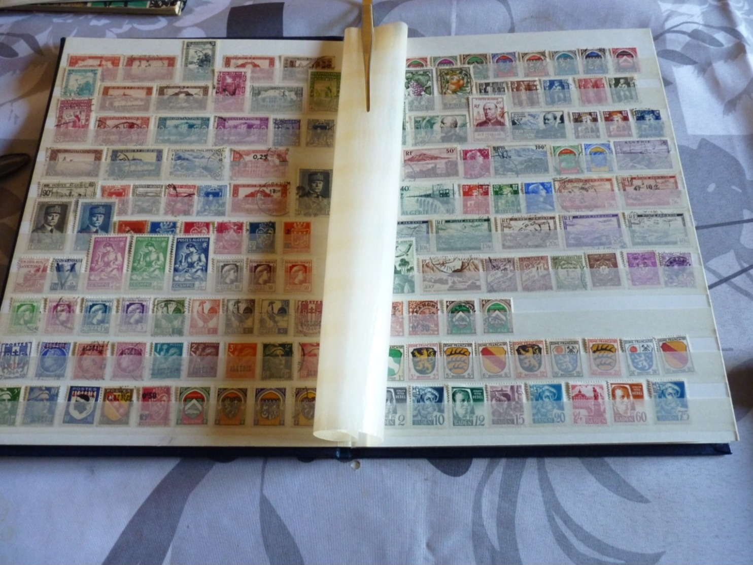 Collection De + De 1300 Timbres Différents Avant Indépendance - Collections