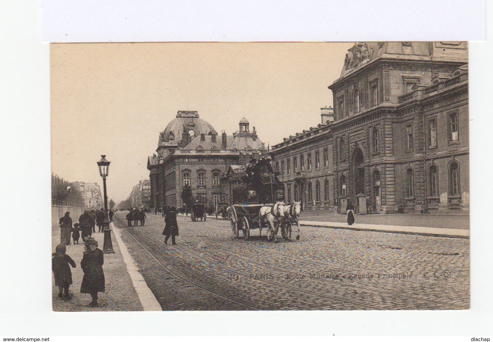 Paris. Ecole Militaire. Façade Principale. Omnibus à Chevaux, Avec Impériale. (2934) - Enseignement, Ecoles Et Universités