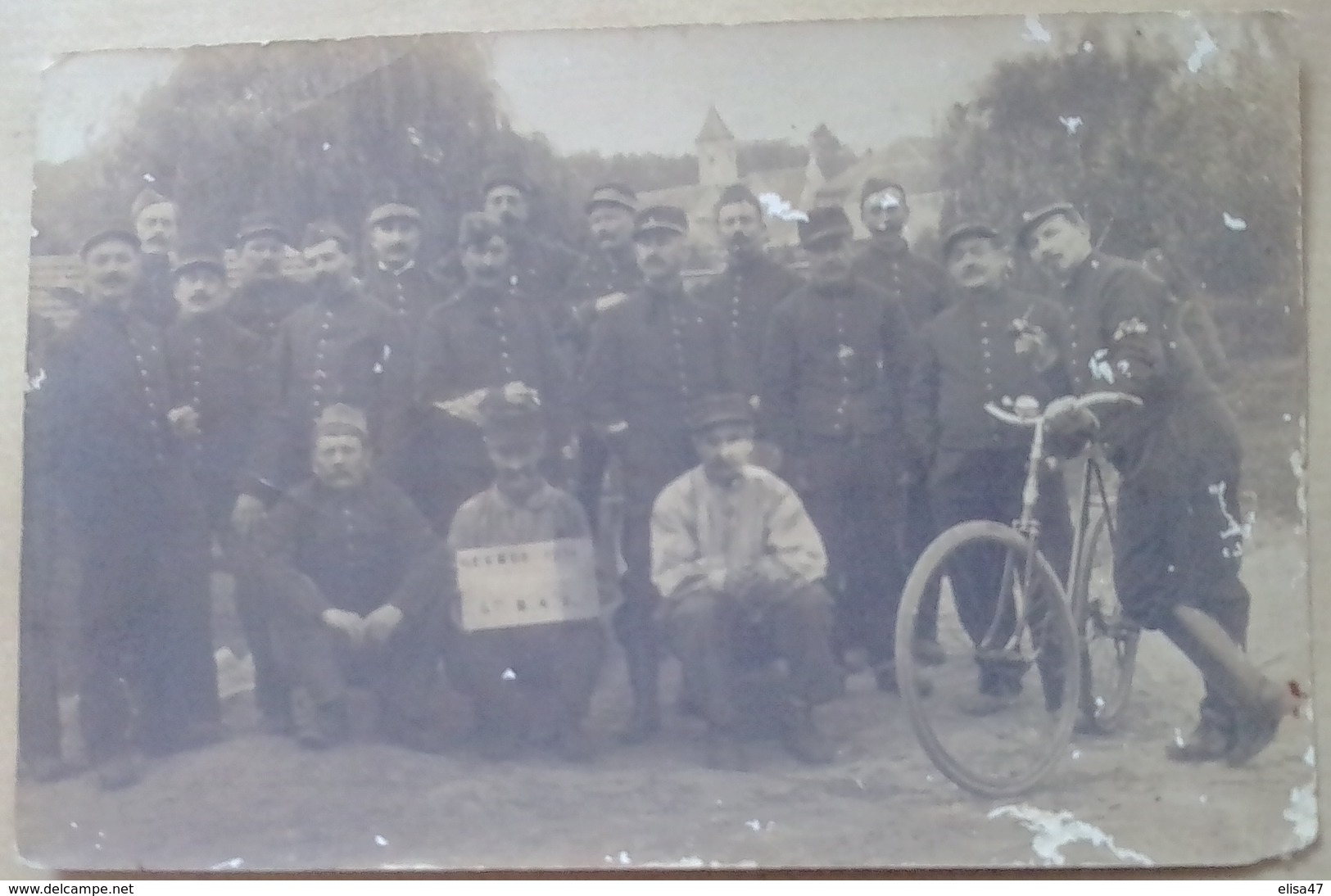 GROUPE DE MILITAIRES DU 4  Regiment  D Artillerie  Territoriale  ?   R A T  Guerre  1914  Militaire  -Etafette  A  Velo - Régiments