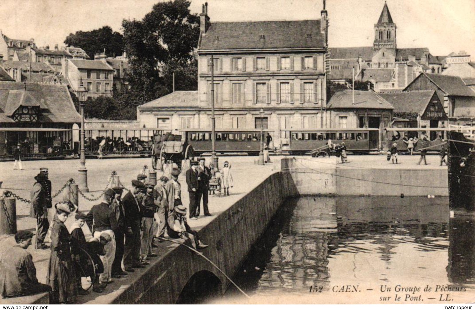 CAEN -14- UN GROUPE DE PECHEURS SUR LE PONT - Caen