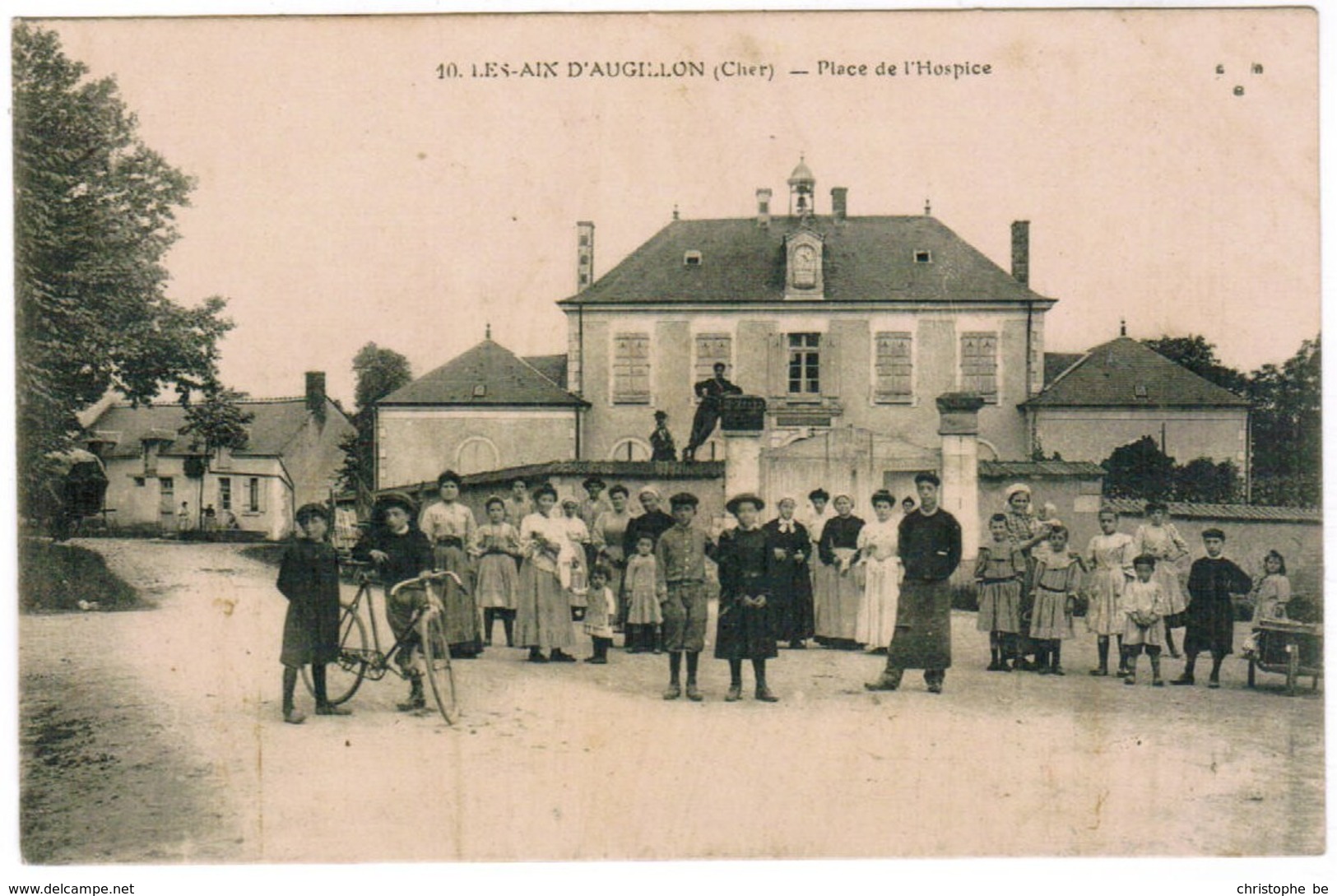 CPA Les Aix D'Augillon, Place De L'Hospice (pk44894) - Les Aix-d'Angillon