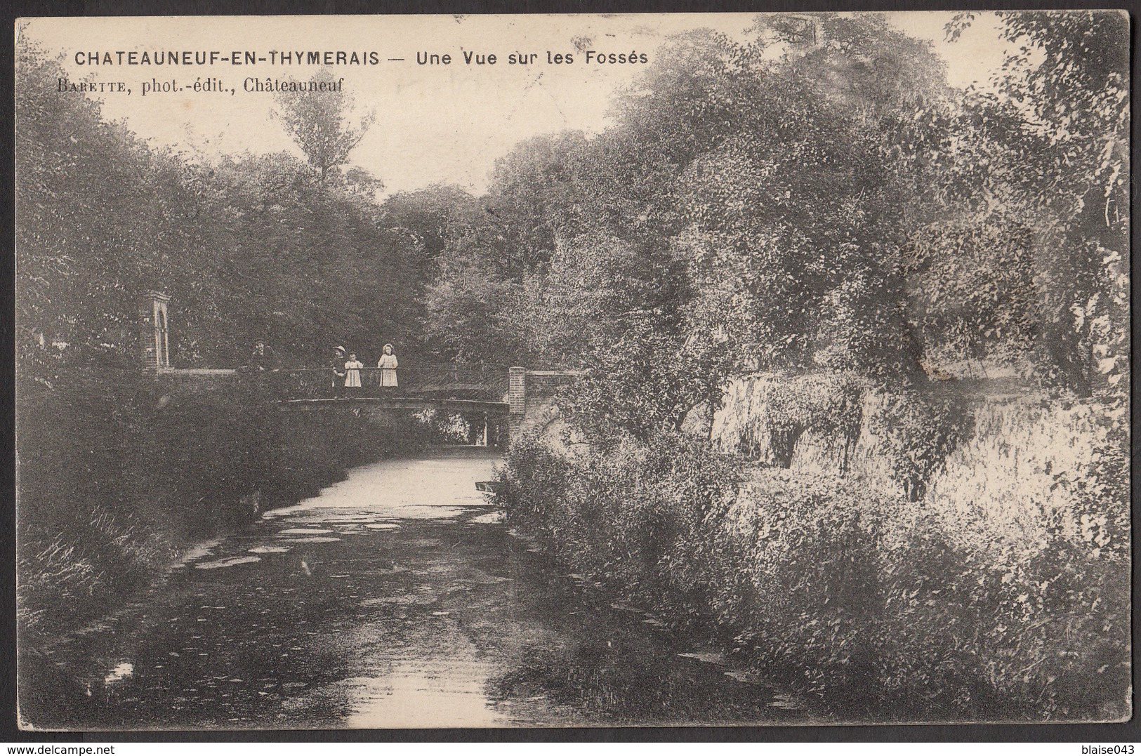 CHATEAUNEUF EN THYMERAIS - Une Vue Sur Les Fossés - Châteauneuf