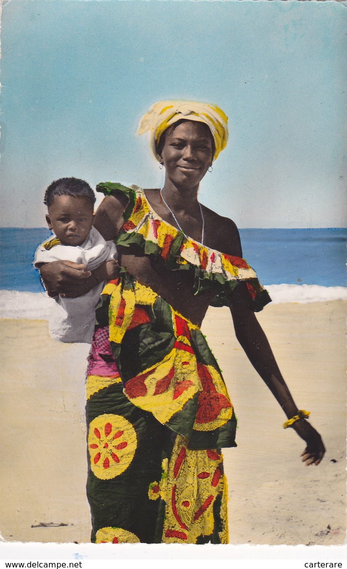 AFRIQUE,AFRICA,CAMEROUN,cameroon,enfant Et Femme Heureuse,bord De Mer,photo HOA-QUI,rare - Kamerun