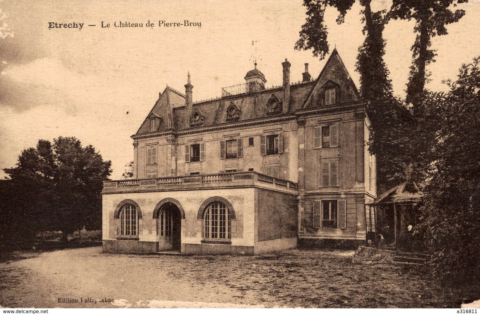 ETRECHY  Le Château De Pierre Brou - Etrechy