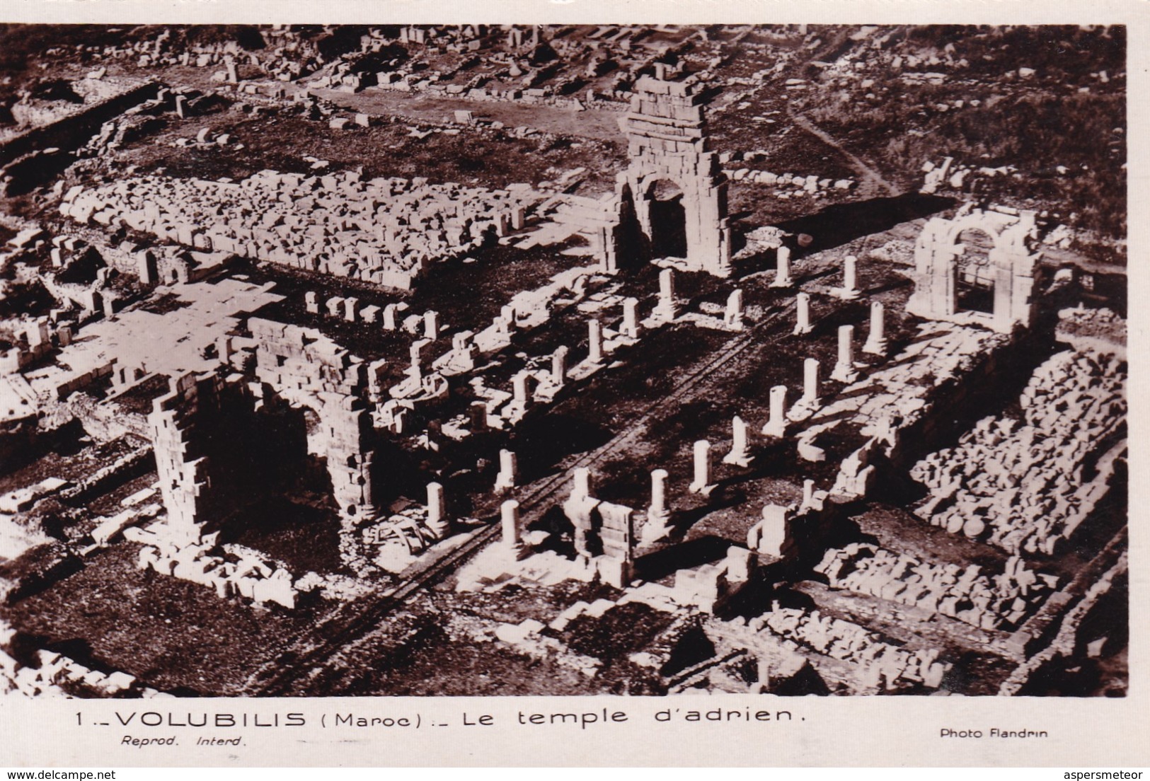 VOLUBILIS, MAROC. LE TEMPLE D'ADRIEN. PHOTO FLANDRIN. CIRCA 1950's.-BLEUP - Otros & Sin Clasificación