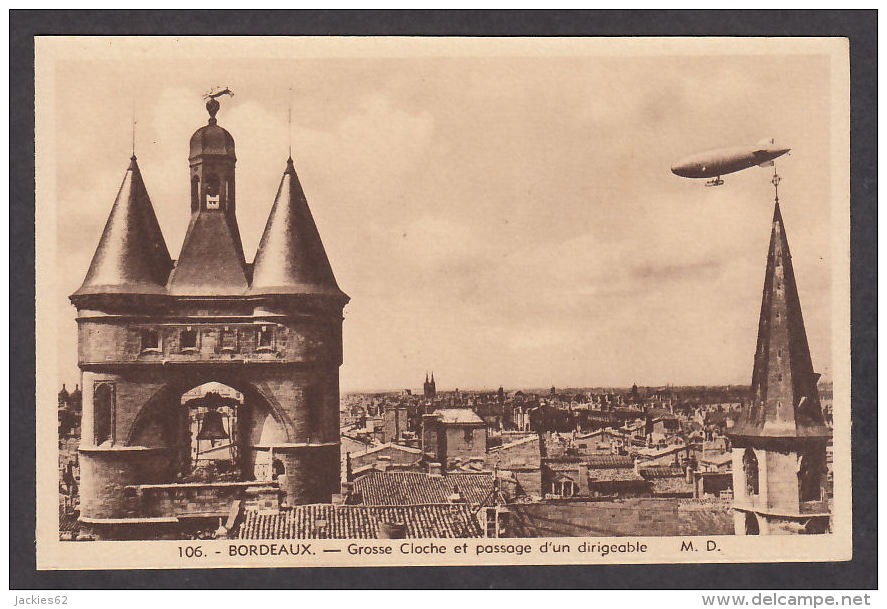 64453/ BORDEAUX, Grosse Cloche Et Passage D'un Dirigeable - Bordeaux