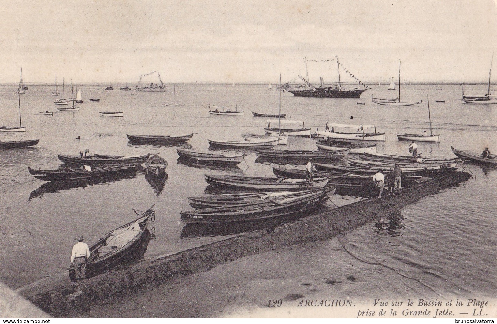 ARCACHON - Vue Sur Le Bassin Et La Plageprise De La Grande Jetée - Arcachon