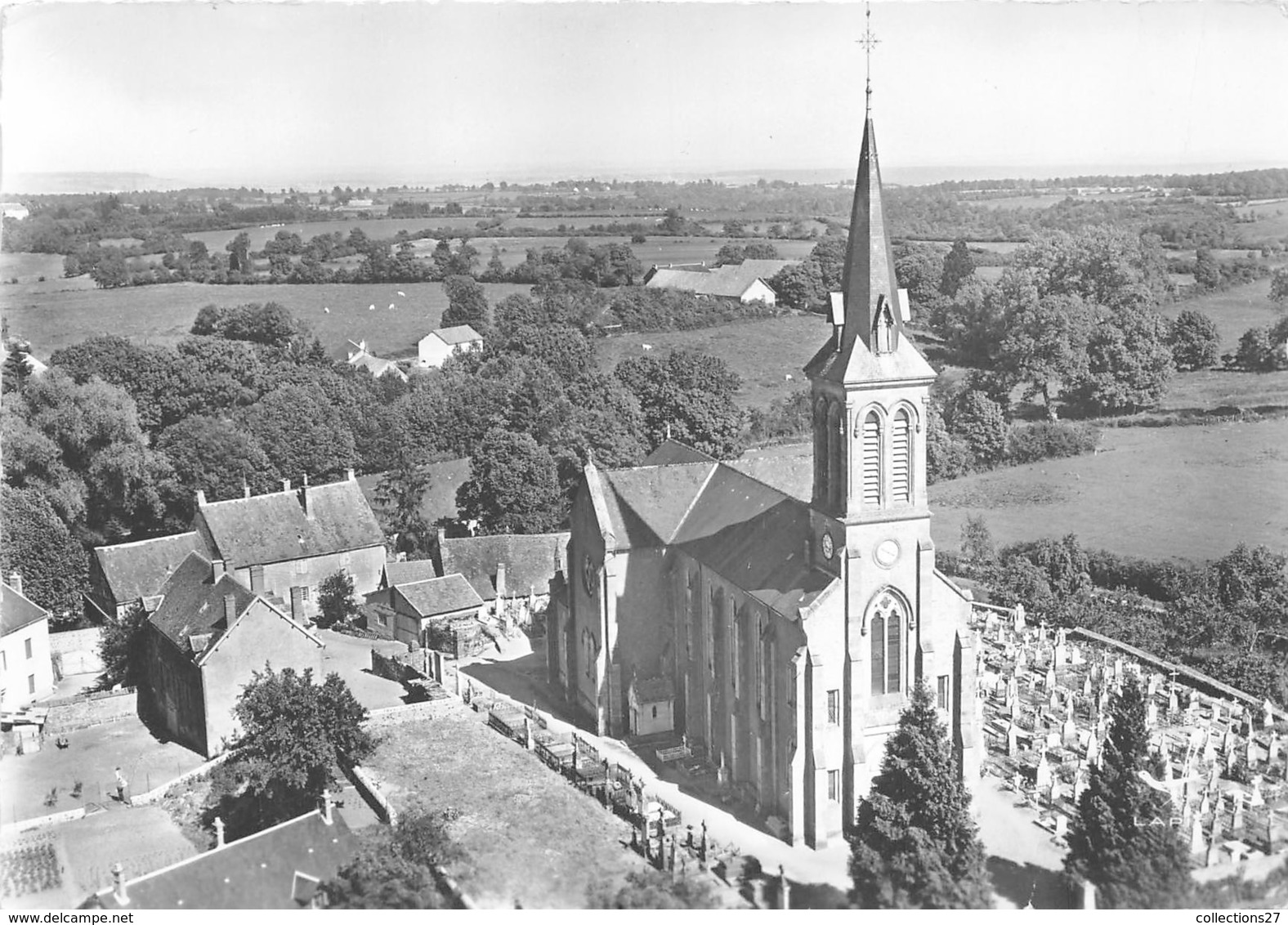 21-LIERNAIS- VUE DU CIEL L'EGLISE - Autres & Non Classés