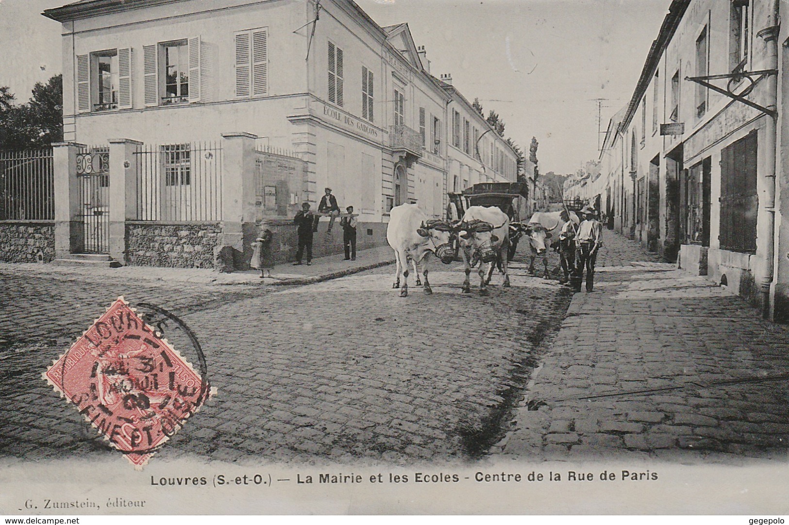 LOUVRES   - La Mairie Et Les Ecoles - Centre De La Rue De Paris - Louvres