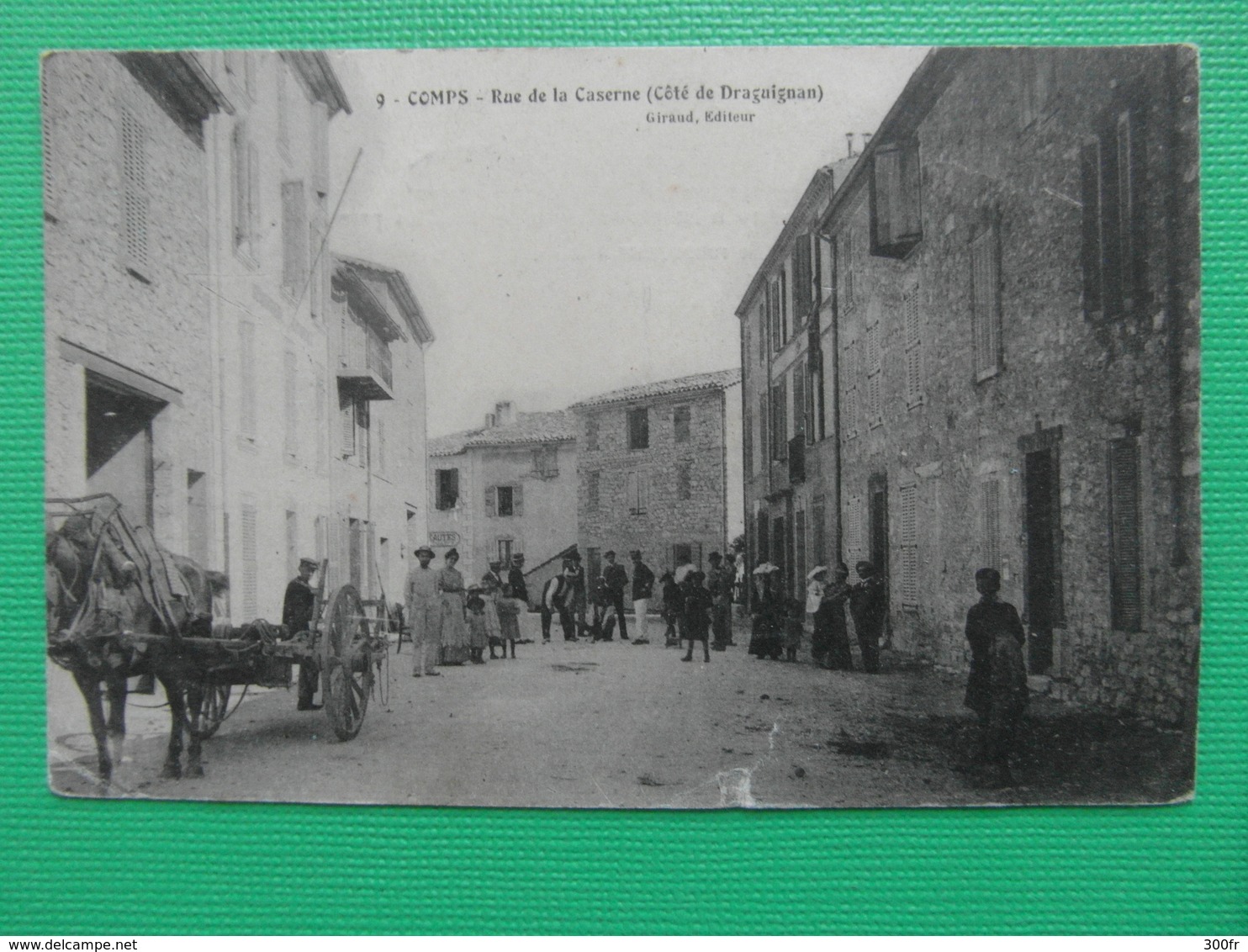 CPA COMPS RUE DE LA CASERNE COTE DRAGUIGNAN  (83 Var) 1908 ANIMEE HOMME ENFANTS FEMMES ATTELAGE - Comps-sur-Artuby