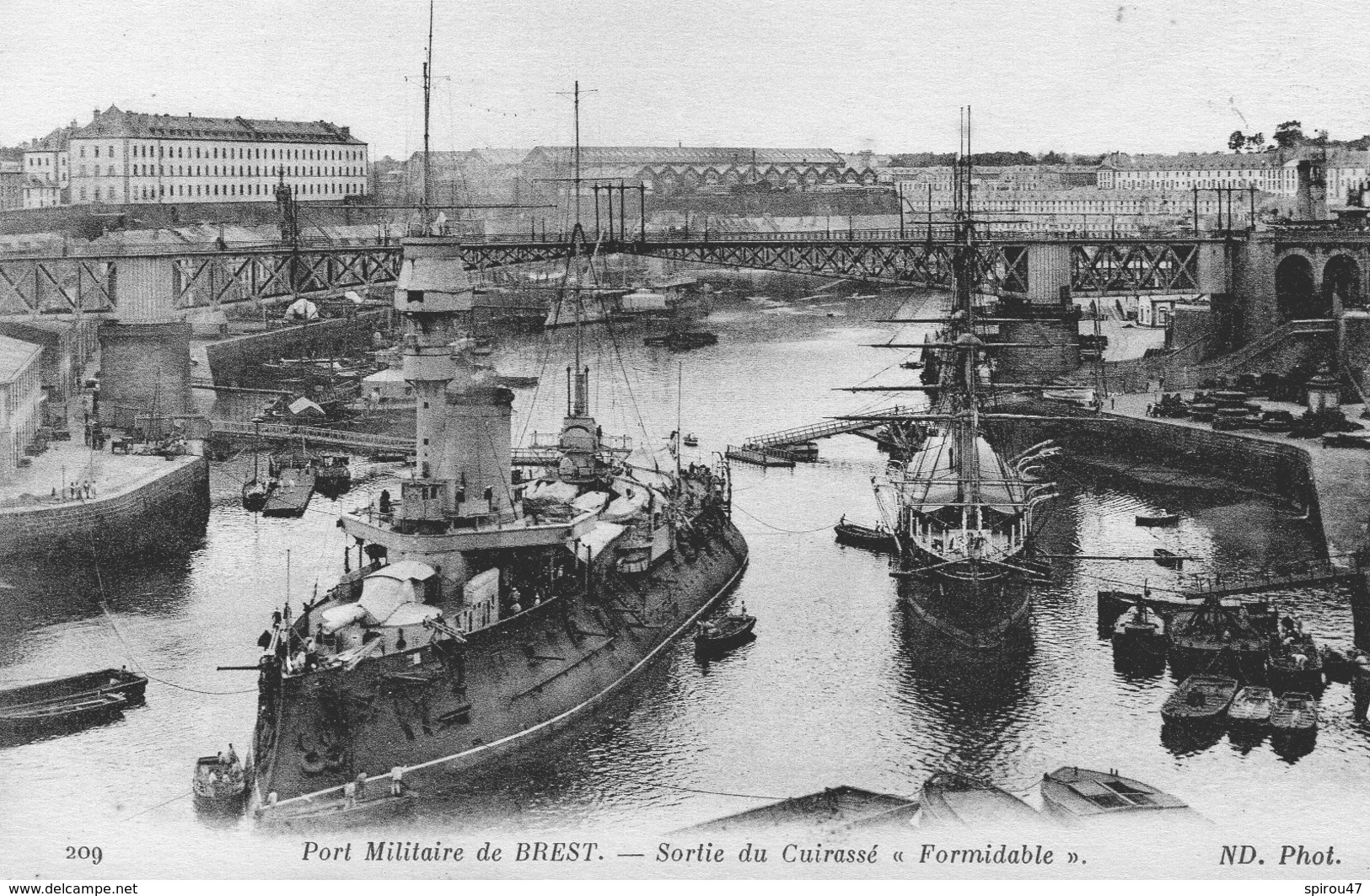 CPA BREST - PORT MILITAIRE - SORTIE DU CUIRASSE "FORMIDABLE" - Brest