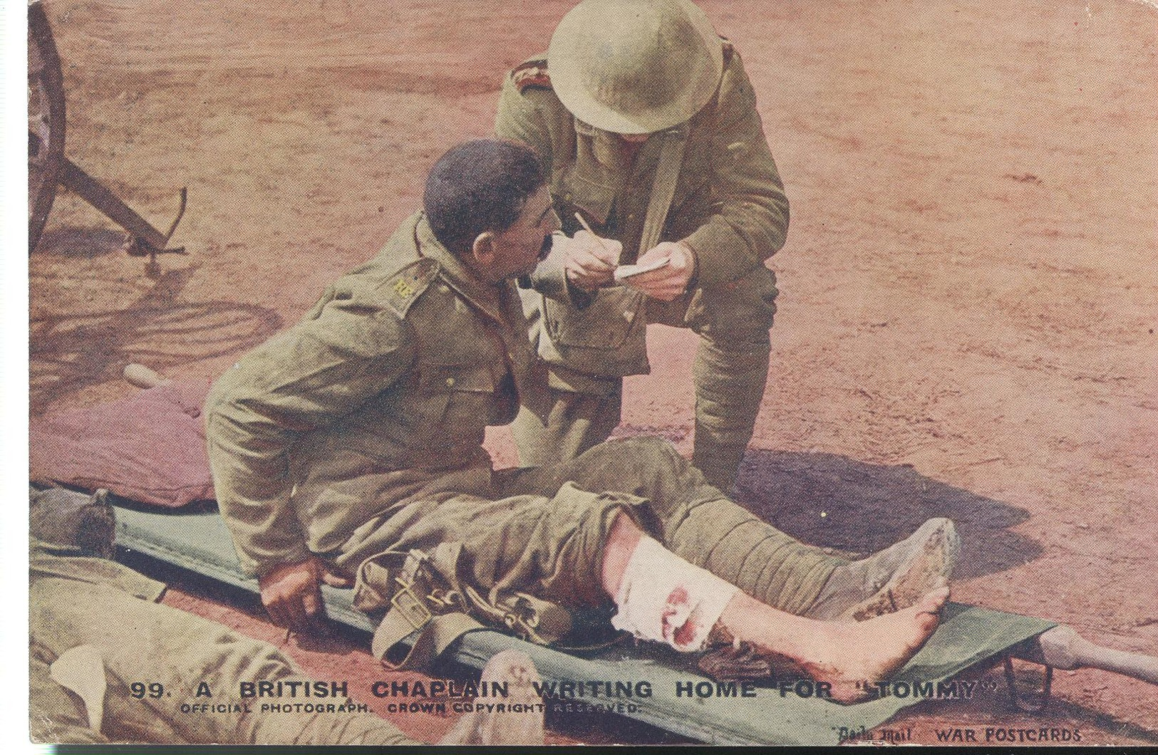 CPA Soldats Anglais / British Soldiers  - A Chaplain Writing Home For "Tommy" - Non Circulée - Uniformes