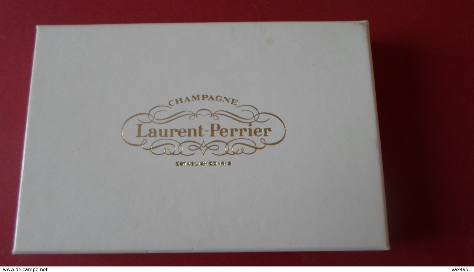 COFFRET DE 2 CENDRIER  CHAMPAGNE LAURENT PERRIER TOURS SUR MARNE  ****   A   SAISIR ***** - Cendriers