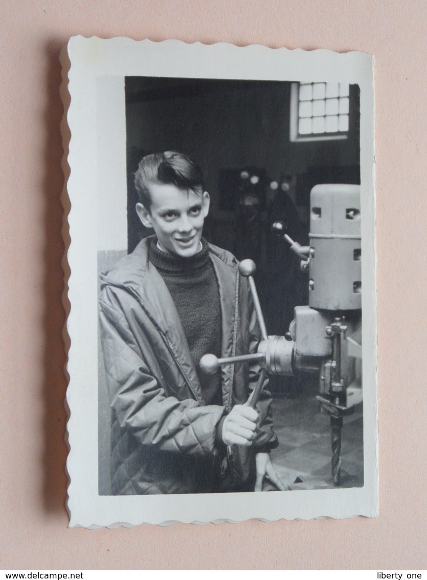 Jongen Aan Boormachine ( Technisch Onderwijs ) Beste Wensen Kerst & Nieuwjaar ( Foto Mertens ZELLIK - Zie Foto ) ! - Guerre, Militaire