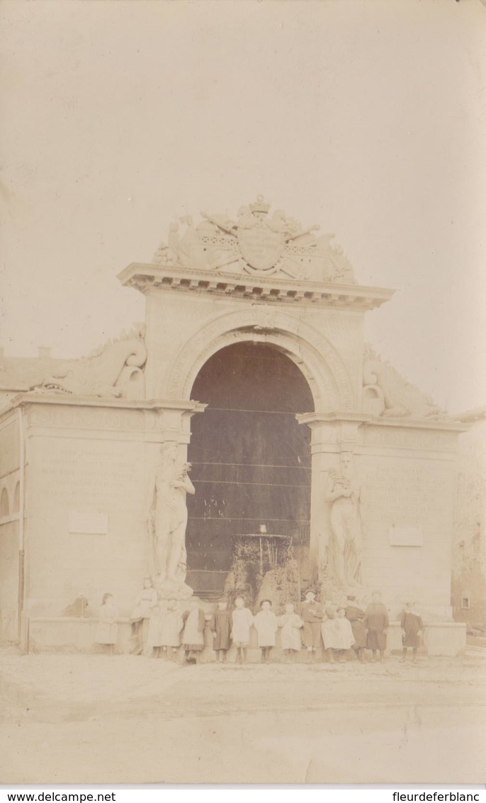 CROIX Sur MEUSE (55) - Les Enfants Du Village Devant La Fontaine, Le 23 Avril 1906 - Places