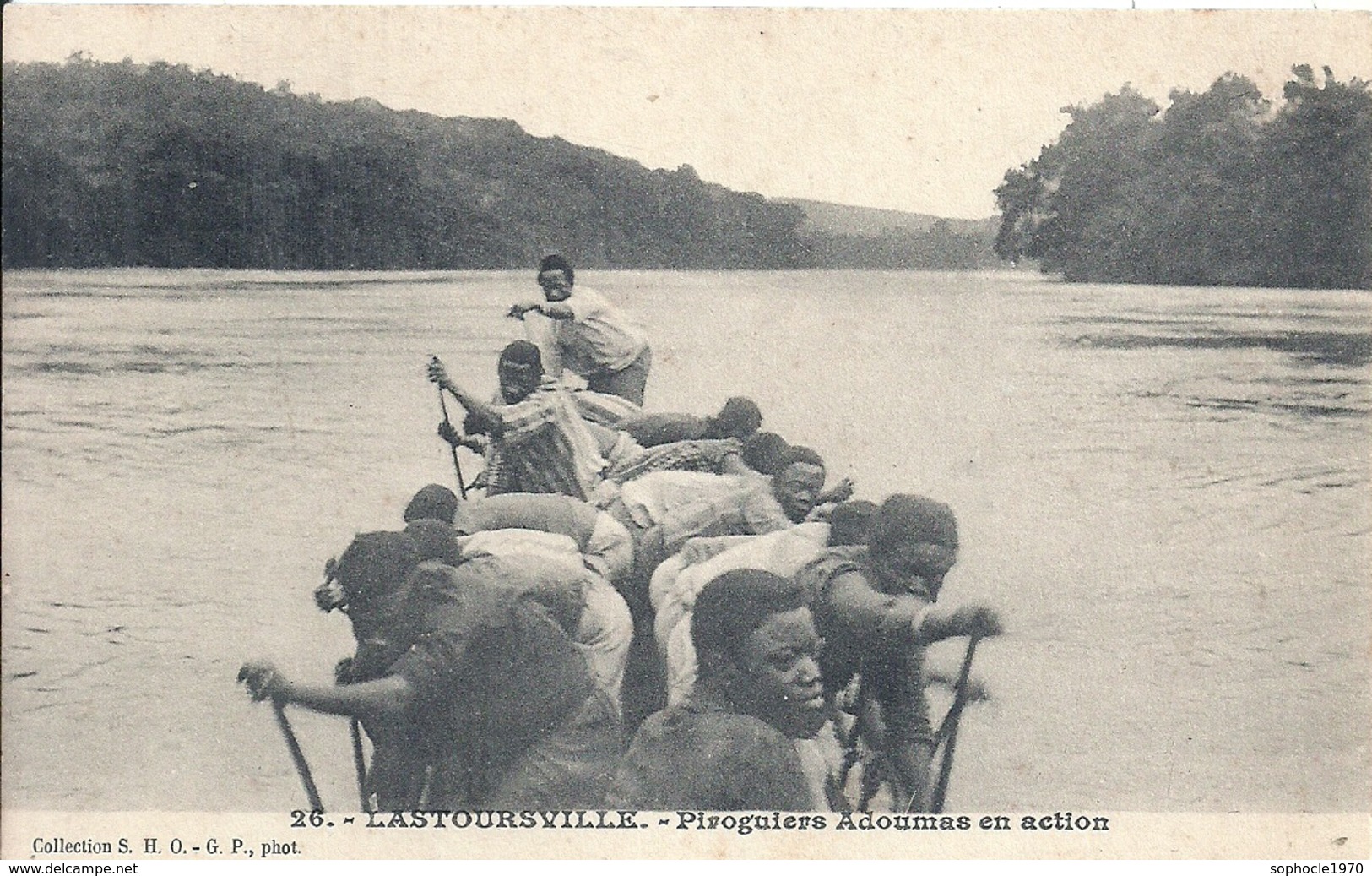 GABON - LATOURSVILLE - Piroguiers Adoumas En Action - Gabon