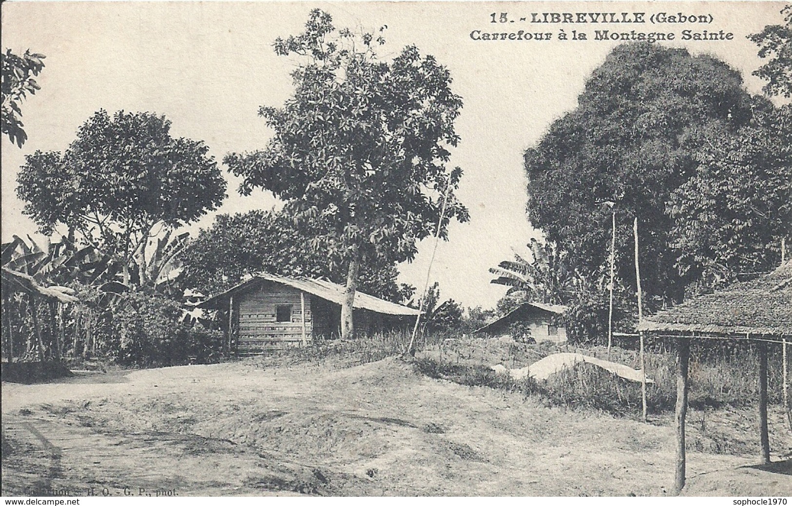 GABON - LIBREVILLE - Carrefour à La Montagne Sainte - Gabón