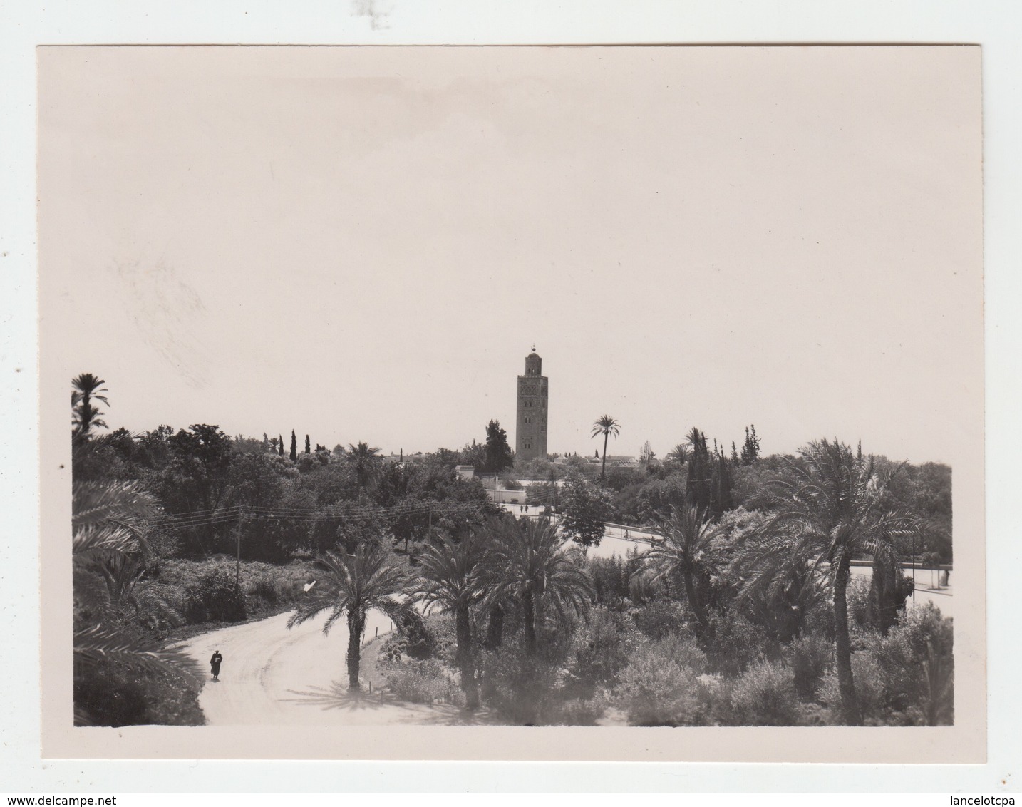 MARRAKECH / LA KOUTOUBIA  En 1950 - Lieux