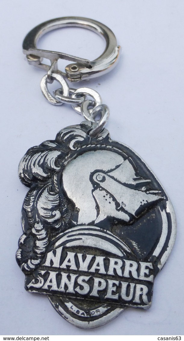 Porte  Clefs          5° REGIMENT D'INFANTERIE - " NAVARRE SANS PEUR "  (  Pompier ) - Porte-clefs