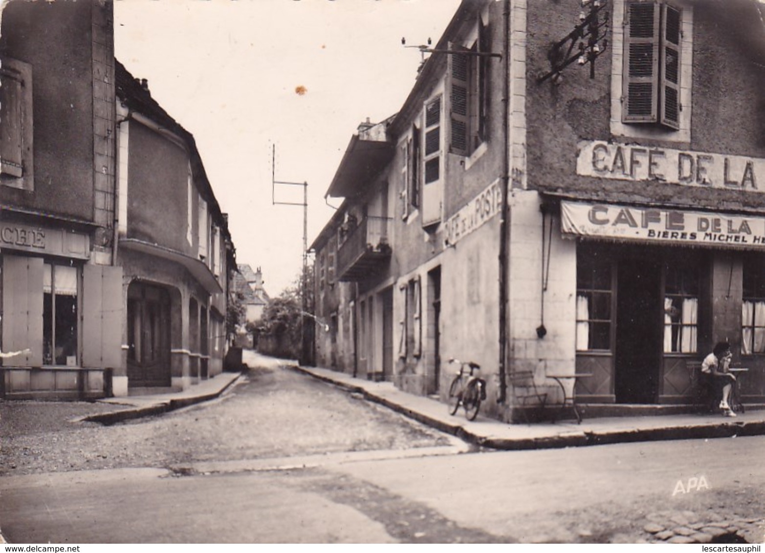 Salviac Rue Des Ecoles Café De La Poste Animée Jeune Fille A Une Table - Salviac