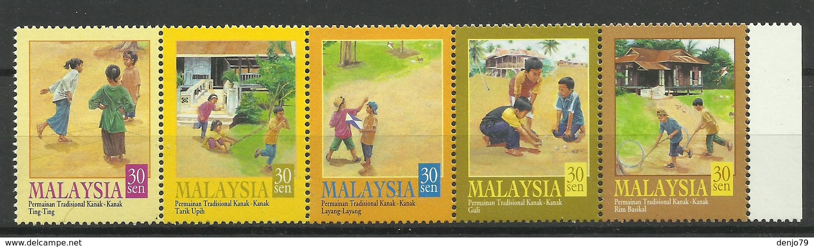 MALAYSIA  2000 CHILDREN'S TRADITIONAL GAMES STRIP MNH - Malaysia (1964-...)