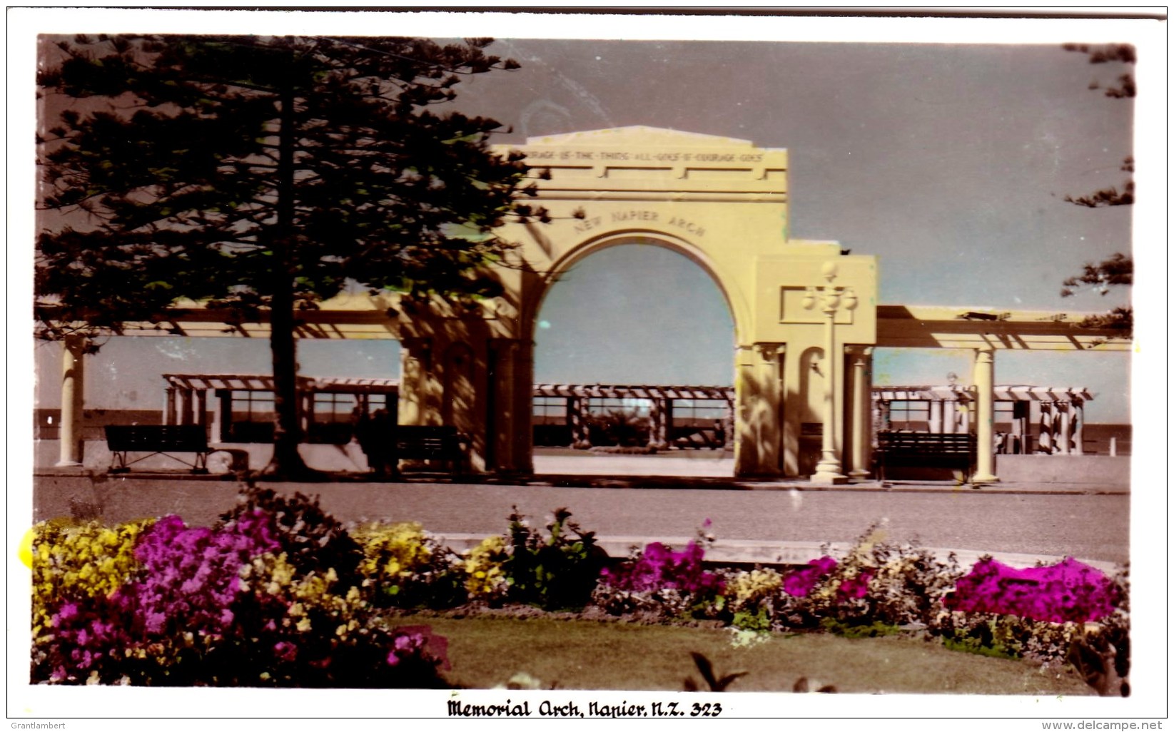 Memorial Arch, Napier, New Zealand, Vintage PC/Real Photo Unused - New Zealand