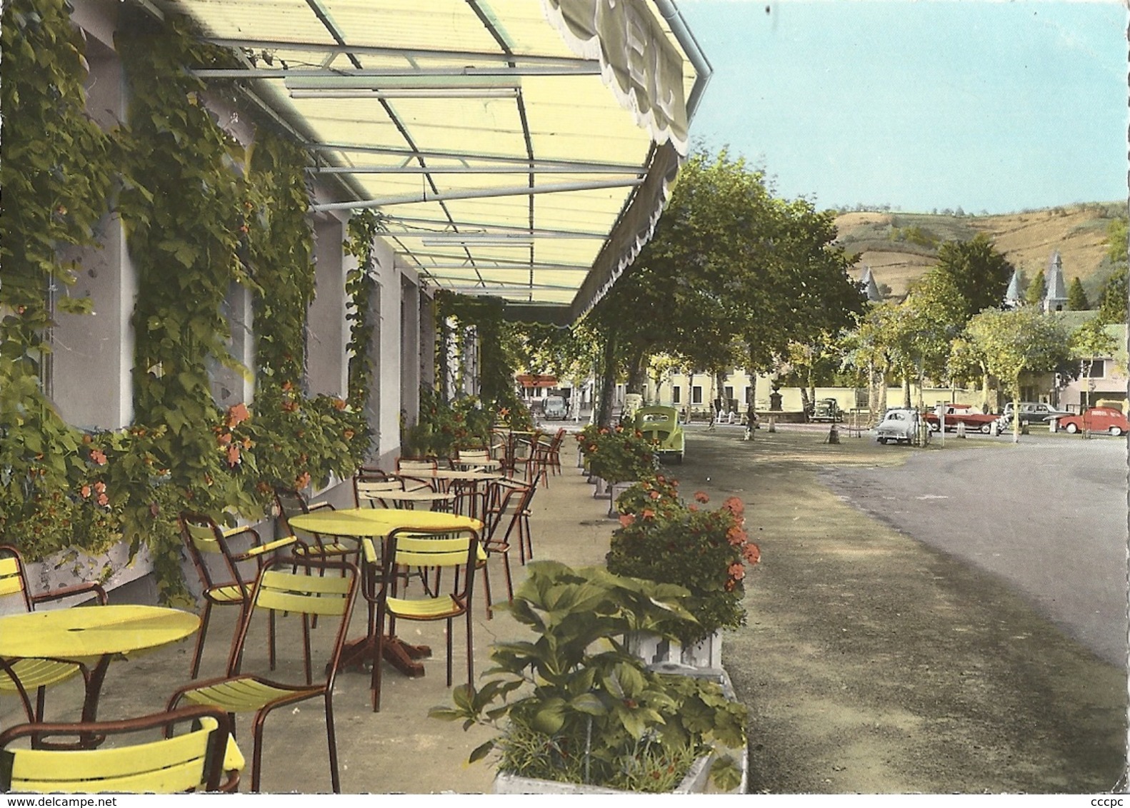 CPSM St-Geniez-d'Olt Terrasse De L'Hôtel De France Et La Place Neuve - Sonstige & Ohne Zuordnung