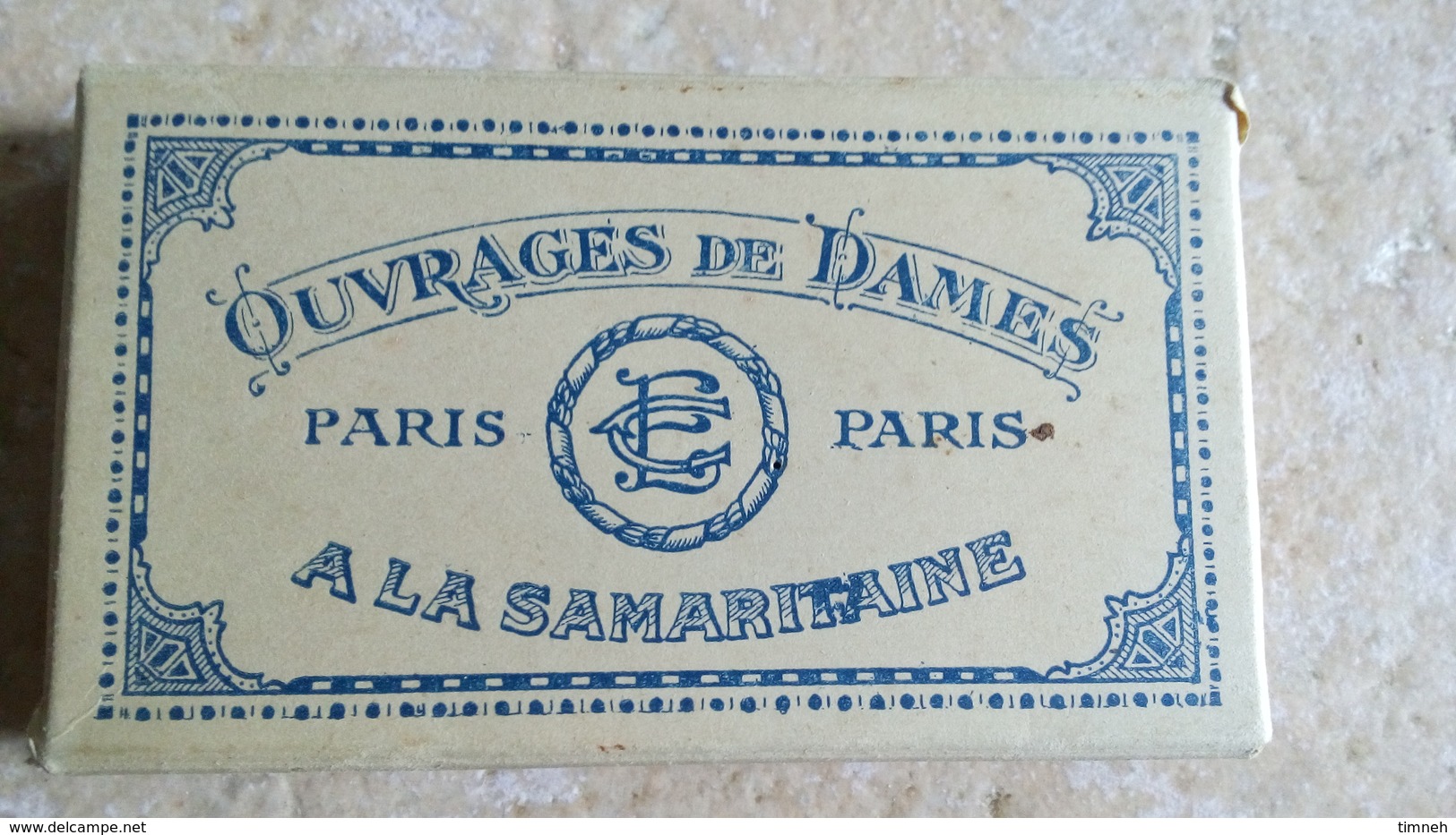 Petite Boîte Carton Vide - A LA SAMARITAINE - OUVRAGES DE DAMES - PARIS - 12cmx7cmx2cm - Boîtes