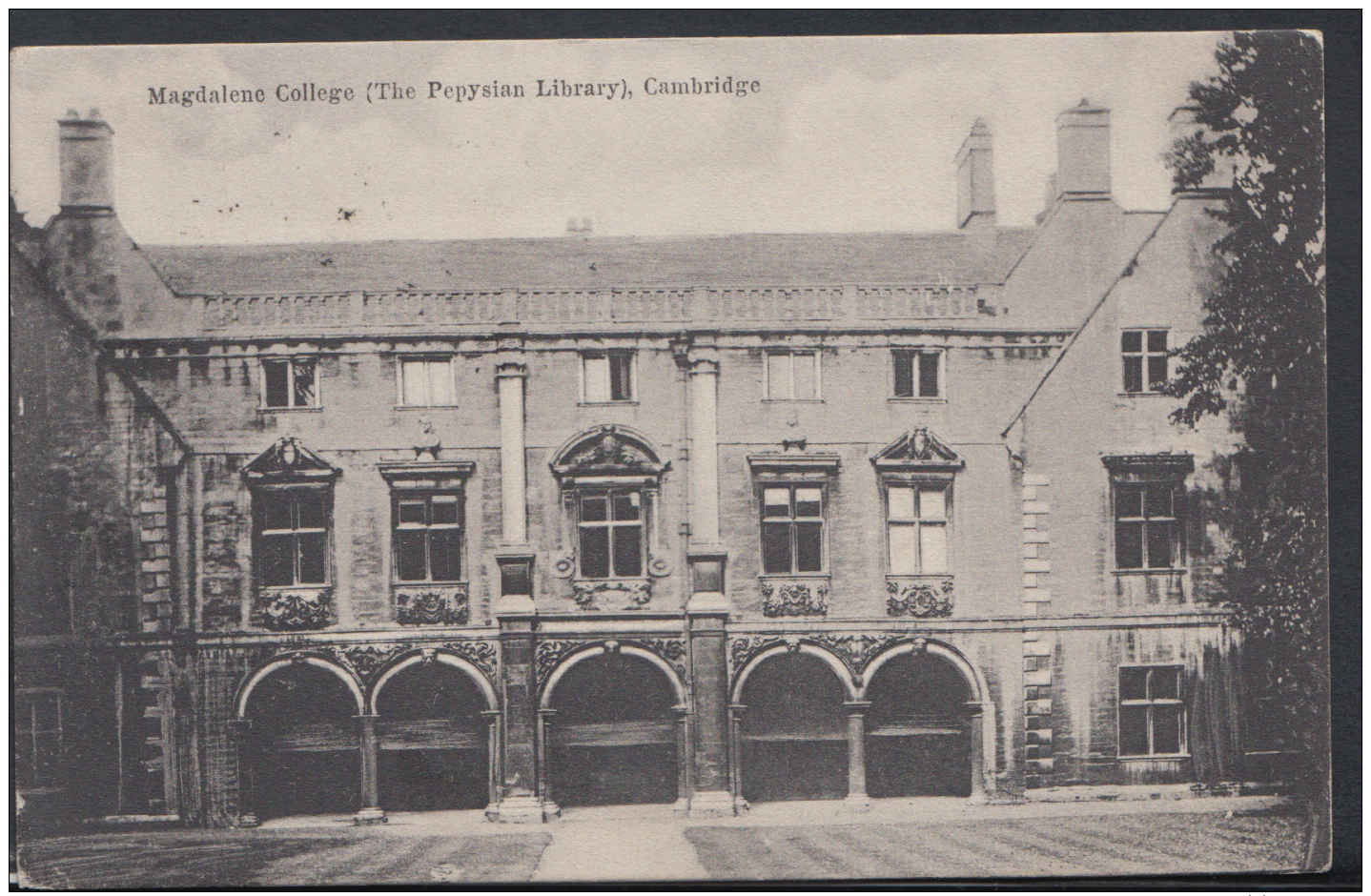 Cambridgeshire Postcard - Magdalene College (The Pepysian Library), Cambridge DC1628 - Cambridge