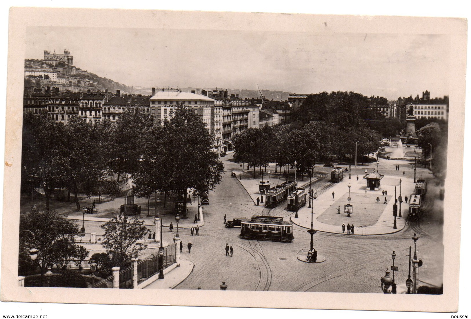 Tarjeta Postal De Lyon . Place Carnot Et Colline De Fourviere. Circulada. - Otros & Sin Clasificación