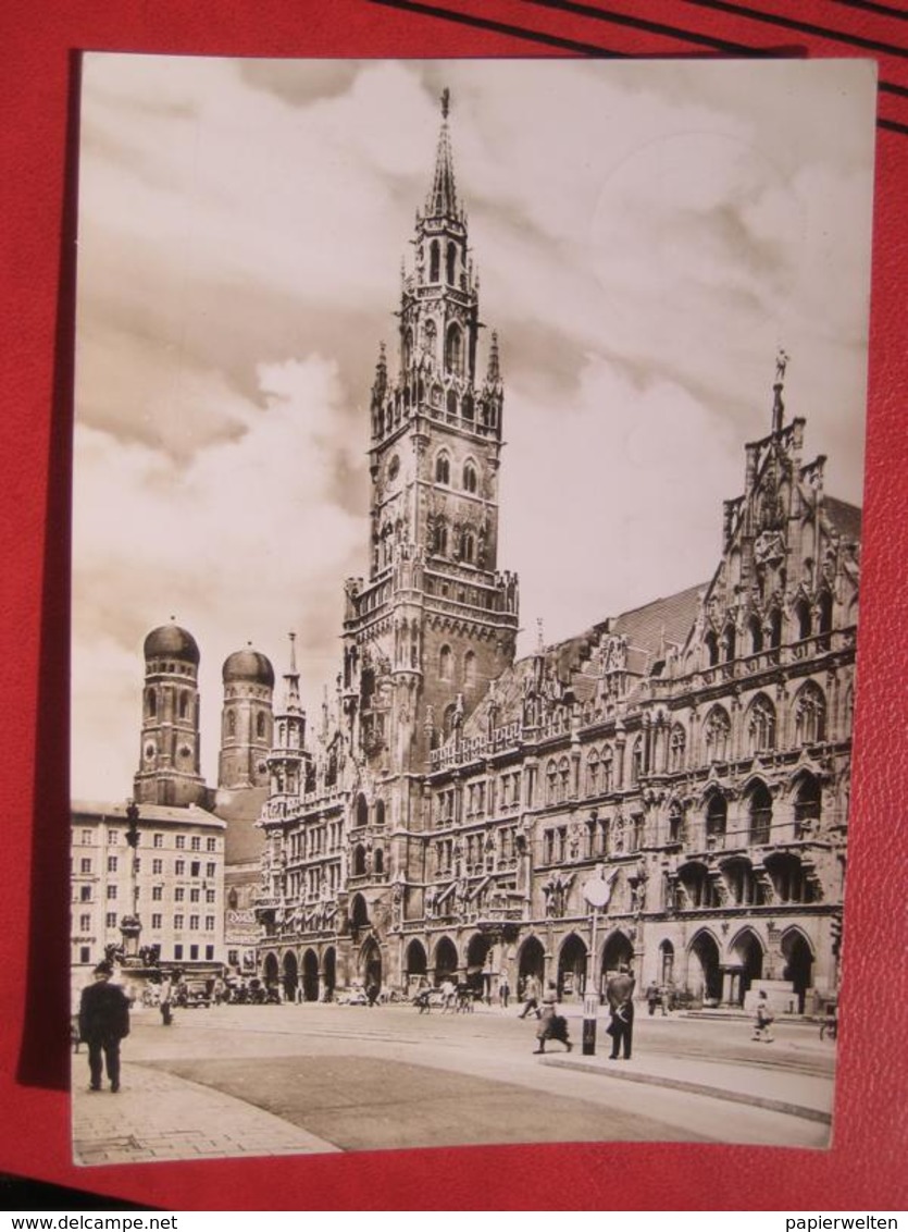 München - Marienplatz Mit Rathaus Und Frauenkirche - Muenchen