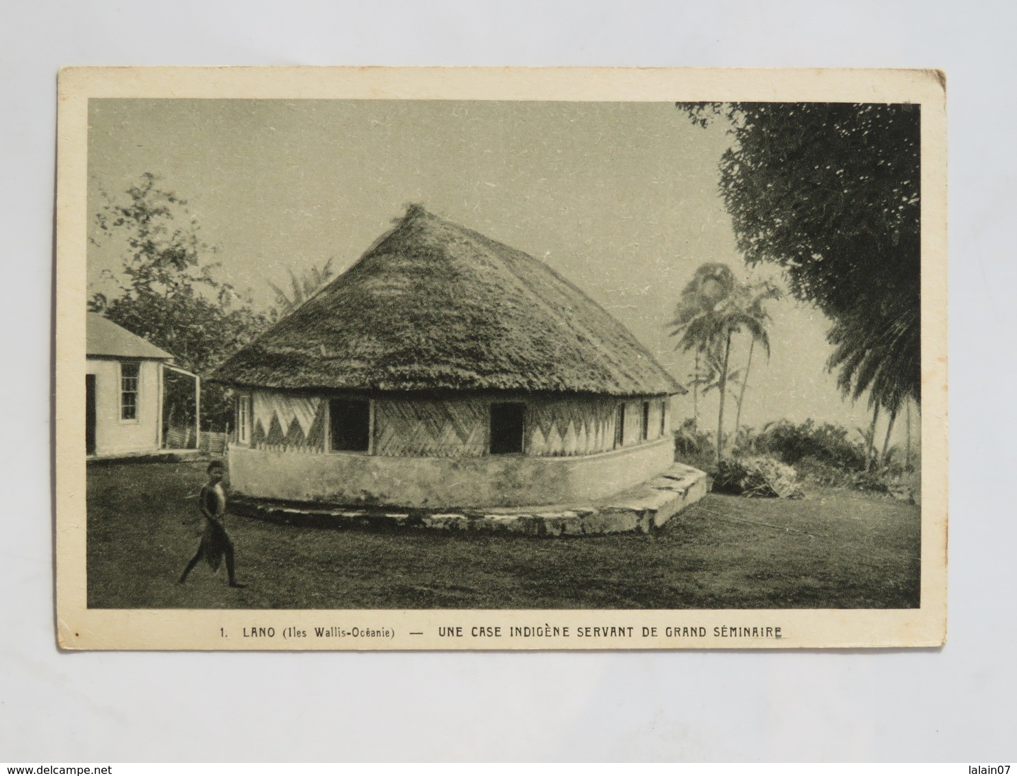 C.P.A. WALLIS LANO , Une Case Indigène Servant De Grand Séminaire - Wallis Y Futuna