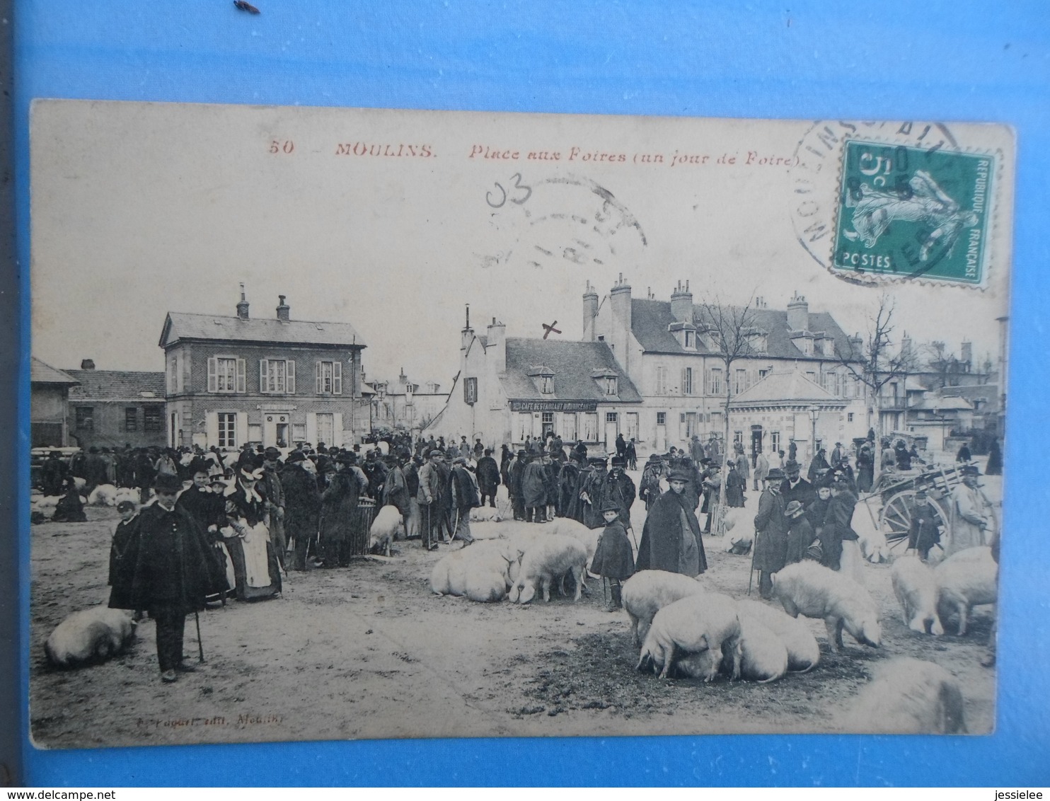 CARTE POSTALE MOULINS UN JOUR DE FOIRE - Kirmes