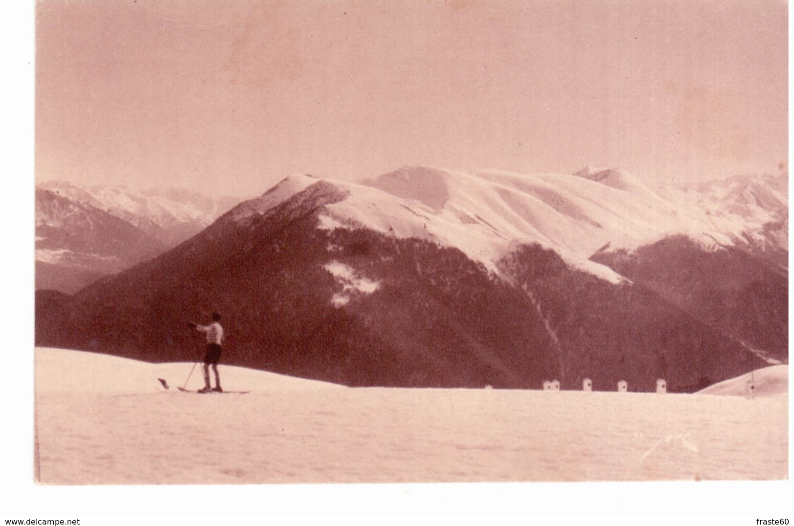 & Luchon - Superbagnères - Un Immense Champ De Neige S ' étend Devant Le Grand Hôtel - Luchon