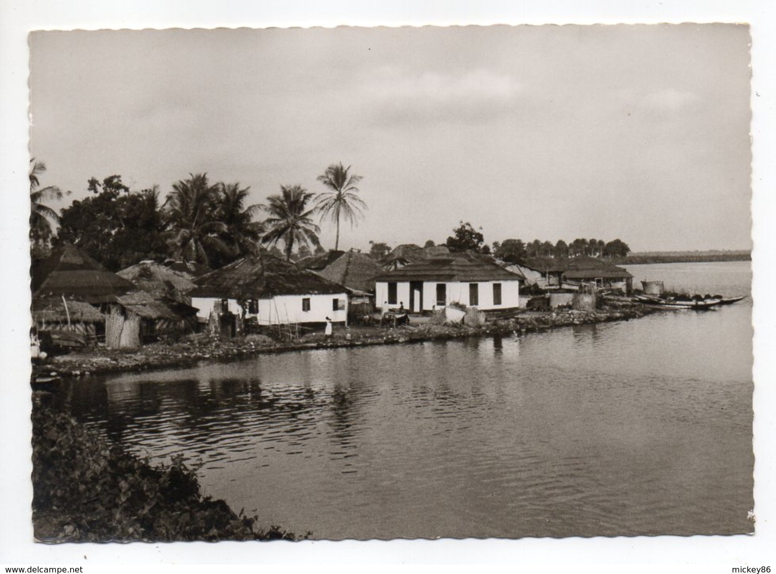 Libéria--MONROVIA  ???  --Habitations Au Bord Du Fleuve - Liberia